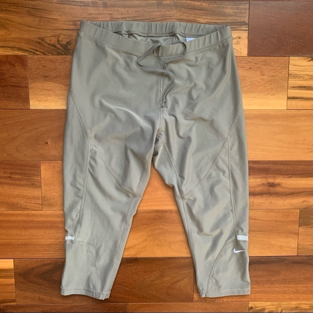 Nike Fit Dry Capri Leggings